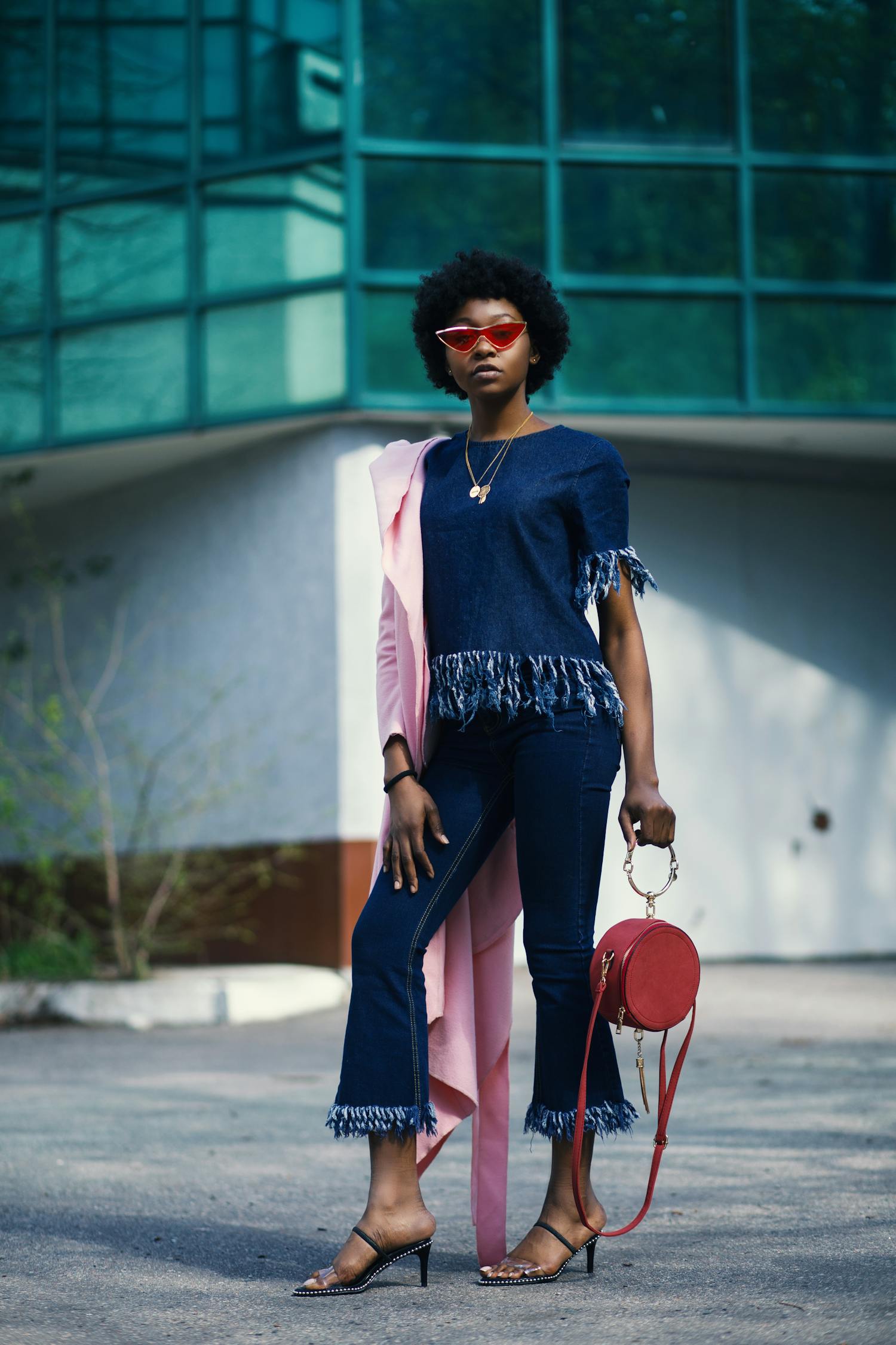 女士皮靴最新款式引領(lǐng)風(fēng)尚潮流，時(shí)尚必備之選！