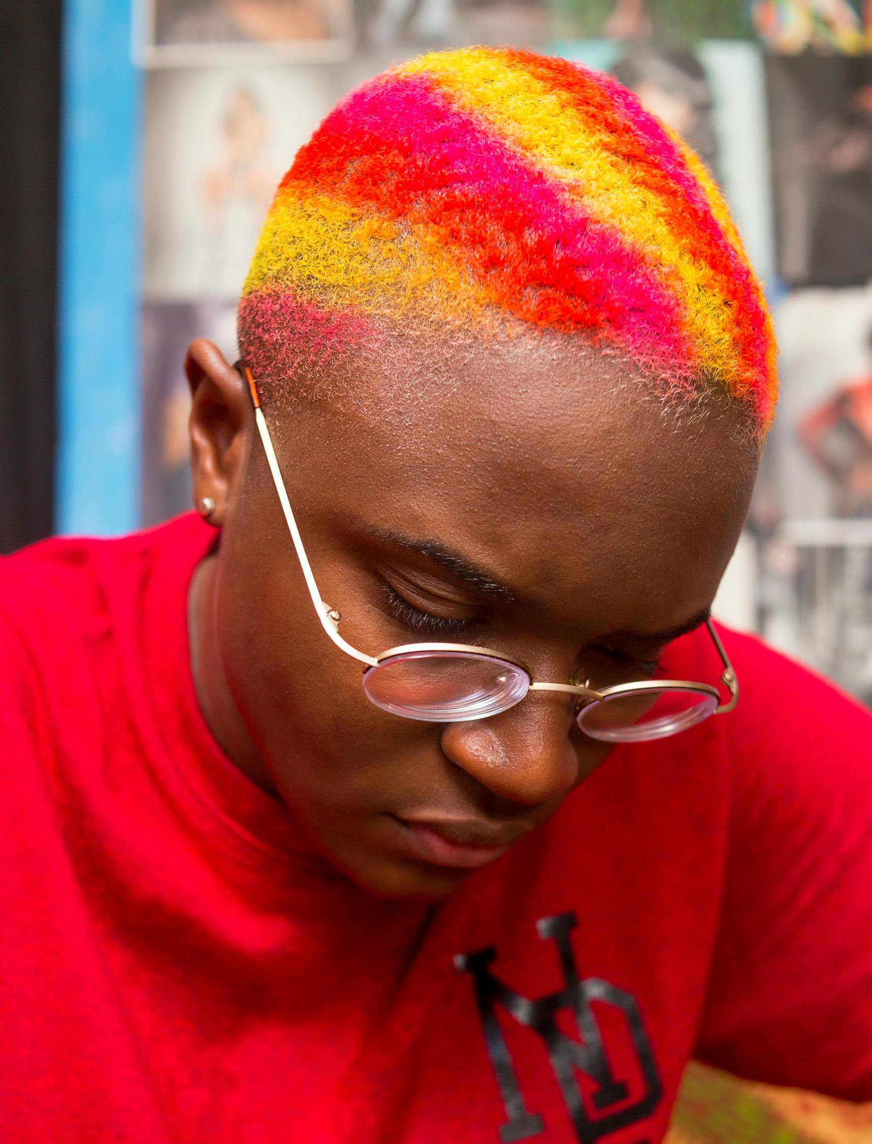 張藝興最新后腦勺發(fā)型，潮流引領(lǐng)與個(gè)性風(fēng)采展現(xiàn)