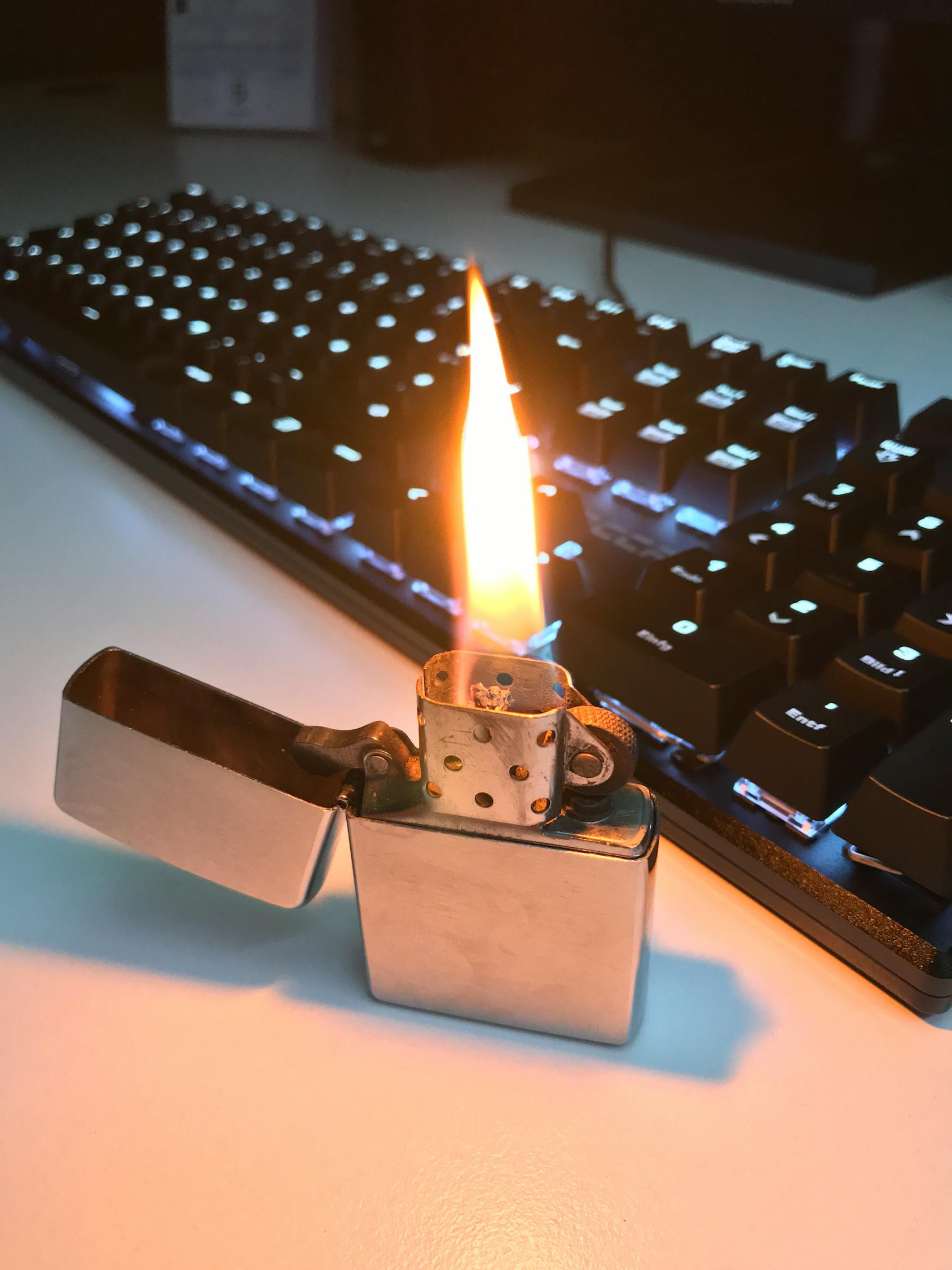 Zippo打火機(jī)2016新款，時(shí)尚與功能的完美融合