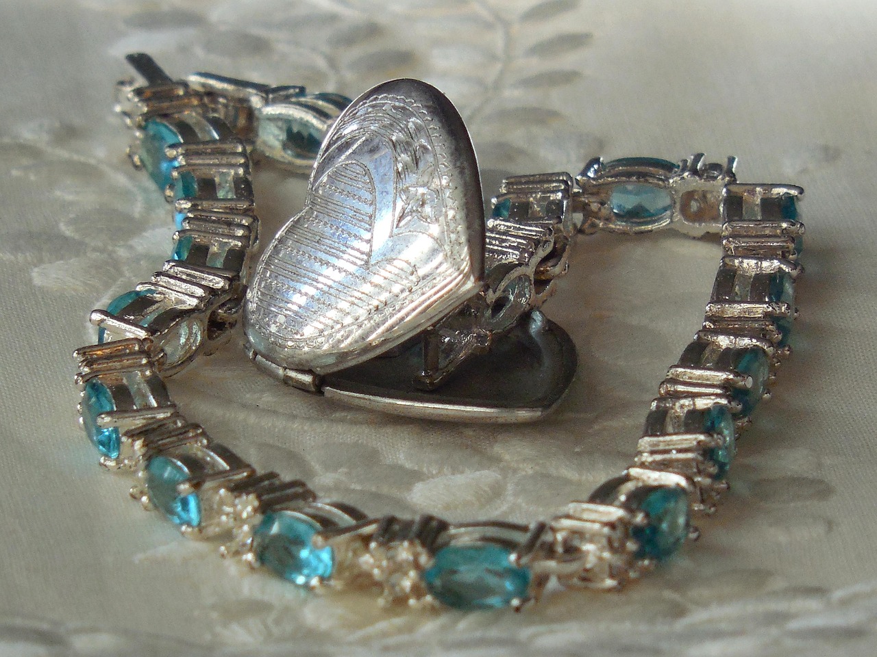 最新款白金項(xiàng)鏈圖片，時尚與優(yōu)雅的完美融合展現(xiàn)風(fēng)采