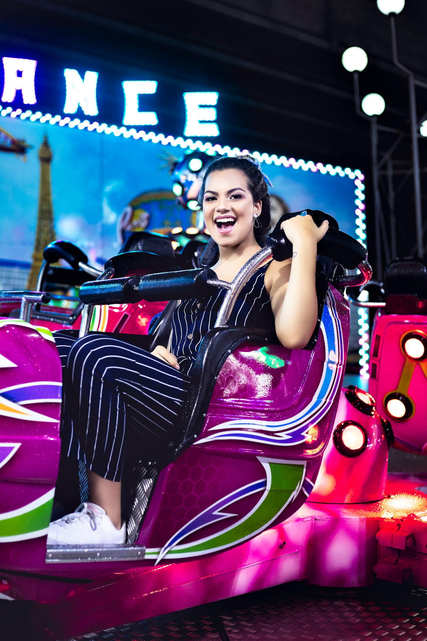 易烊千璽跳舞帥照，青春舞動，魅力四溢