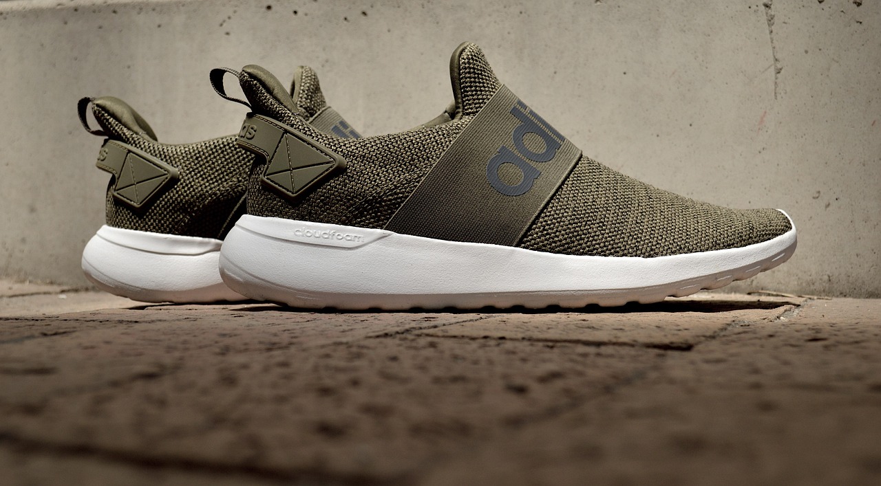 阿迪達(dá)斯2017新款男鞋，時尚與科技的完美融合